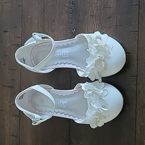 Toddler 6.5 white dress shoes GUC